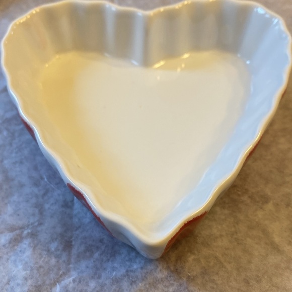 Pacific Island Creations Heart Shaped dishes set of 4. Red & White Striped. - Picture 2 of 8